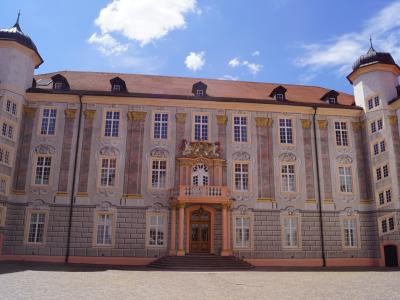 Barockschloss Ettlingen, prunkvoller Haupteingang mit Balkon