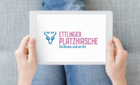 Foto eines Tablets mit dem Logo der Ettlinger Platzhirsche